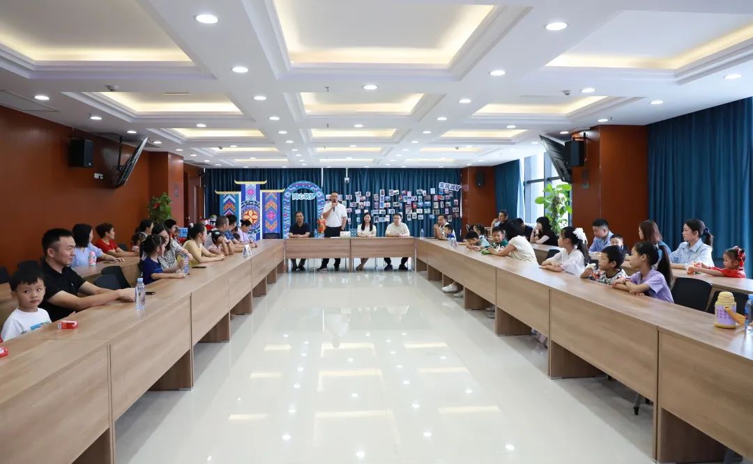 南寧礦業集團舉辦“同心筑夢·家風潤礦·書香致遠”主題活動